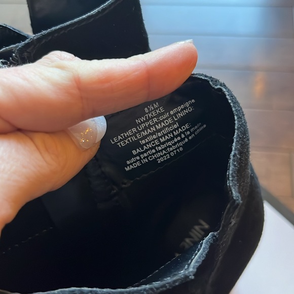 Nine West Suede ankle bootie (hoffleno) with chunky heel size 9 - Picture 5 of 7